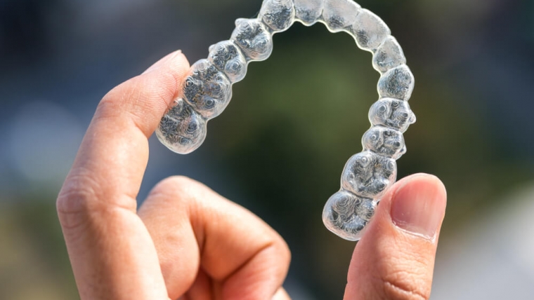 Aparaty Invisalign – najnowocześniejsze aparaty ortodontyczne na rynku