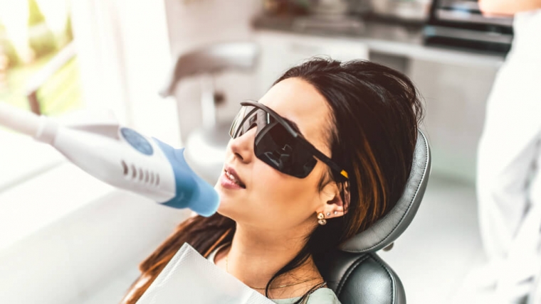 Wybielanie zębów laserem – skuteczność i bezpieczeństwo