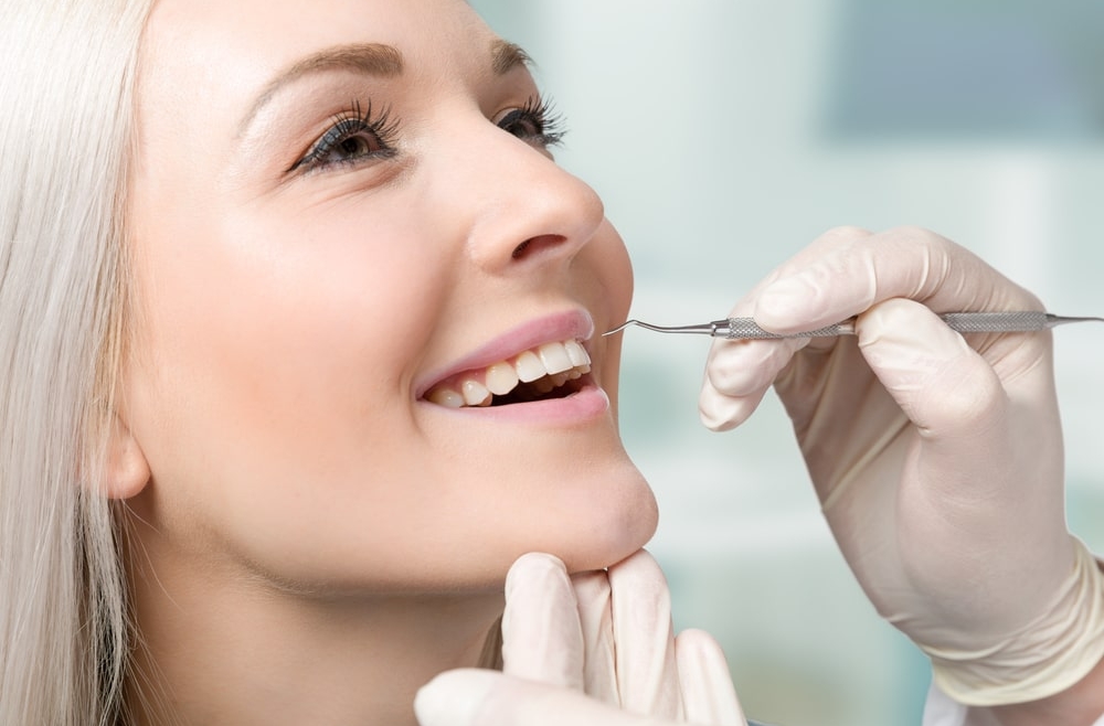Jak utrzymać efekty leczenia ortodontycznego? Zalecenia po zdjęciu aparatu