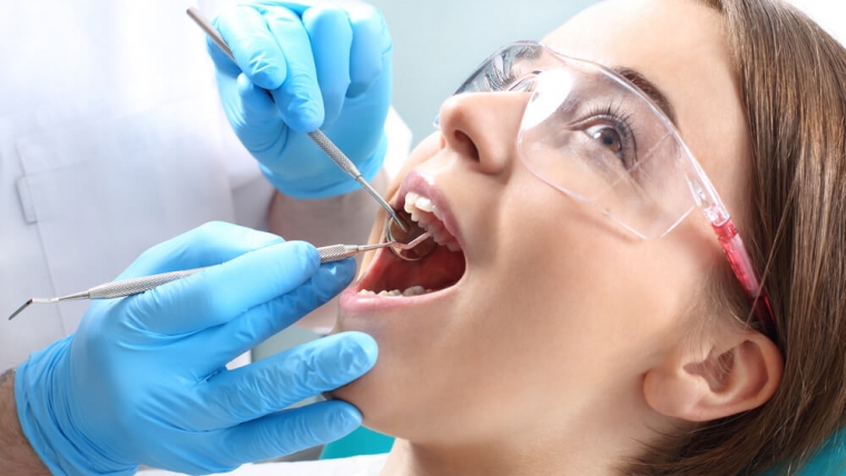Na czym polega wsteczne uzupełnianie kanałów zębowych?