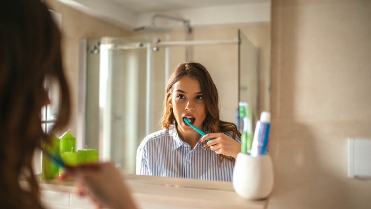Zmiany na błonie śluzowej jamy ustnej – czy warto udać się do periodontologa?