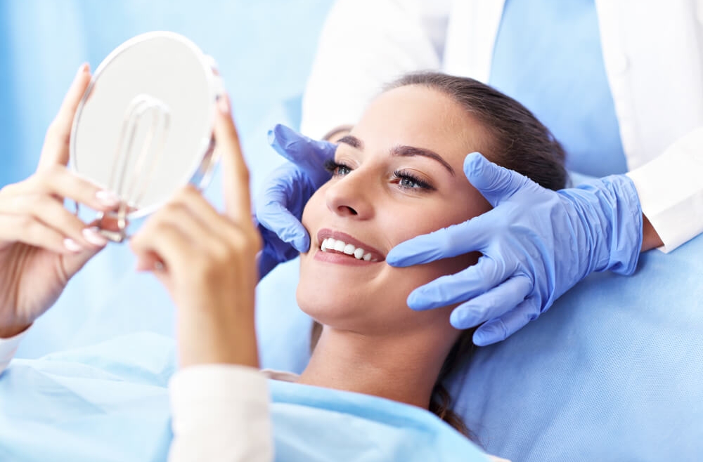 Czym zajmuje się stomatologia estetyczna i jakie zabiegi oferuje?
