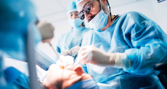 Transplantacja zębów – co to za zabieg? Kiedy jest wykonywany?